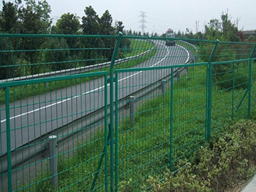 公路護欄網(wǎng)圖片3